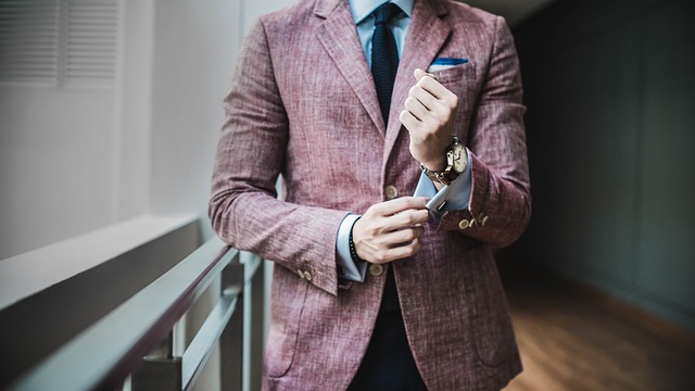 Stijlvol in pak: van kostuumtrends tot accessoires en onderhoud voor de moderne man